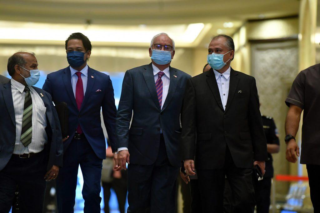 Bekas perdan menteri Najib Razak (kedua dari kanan) di Mahkamah Rayuan Putrajaya hari ini. Gambar: Bernama