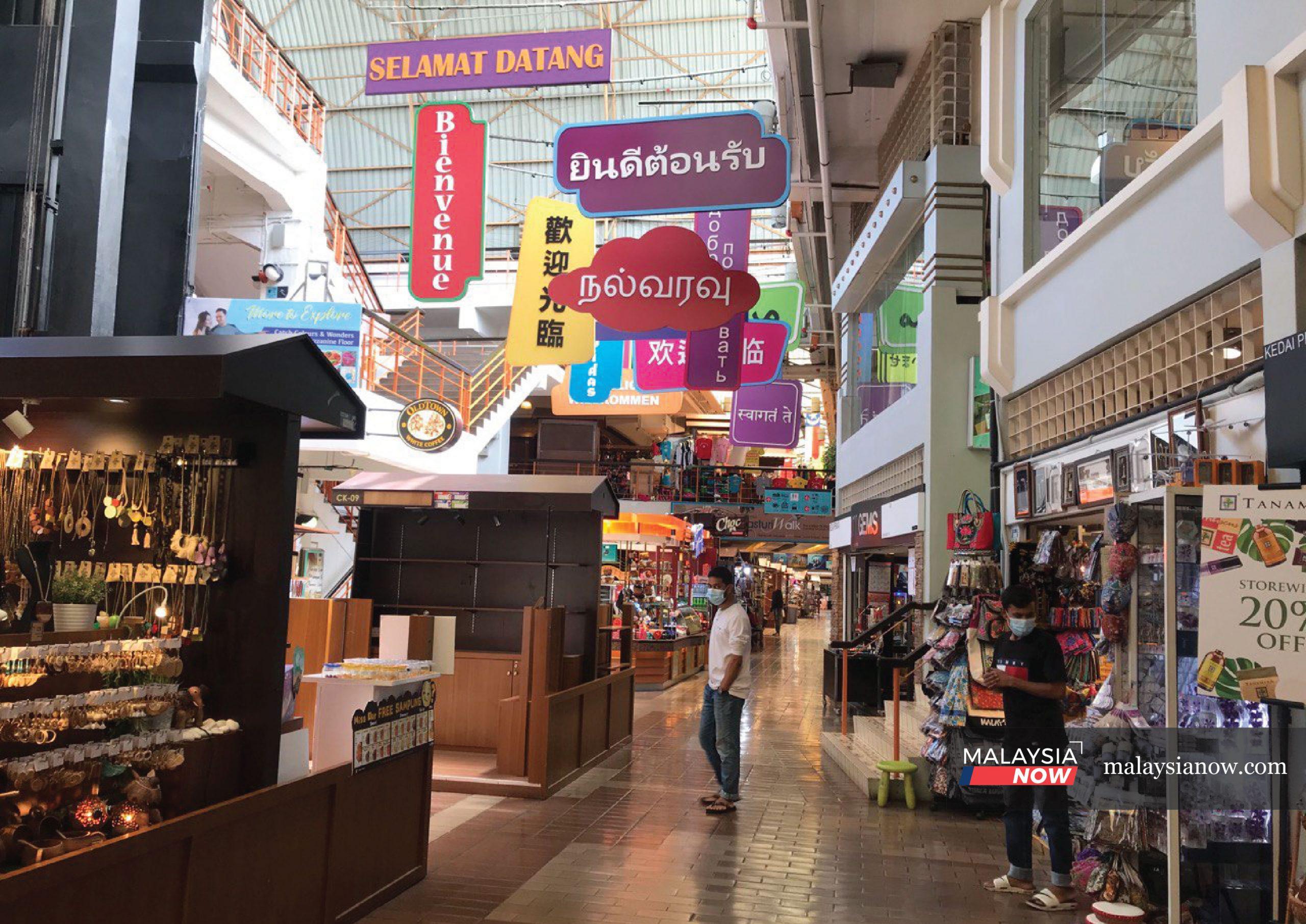 Peniaga di Pasar Seni kini berdepan kesukaran kerana pengunjung terus berkurang akibat pandemik Covid-19.