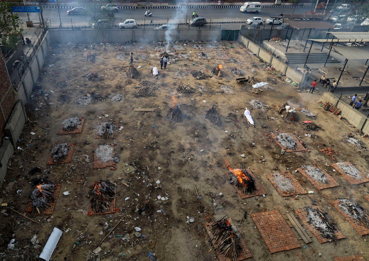Multiple funeral pyres of Covid-19 victims burn in a plot of land that has been converted into a crematorium for mass cremation, in New Delhi, India, April 21. Photo: AP