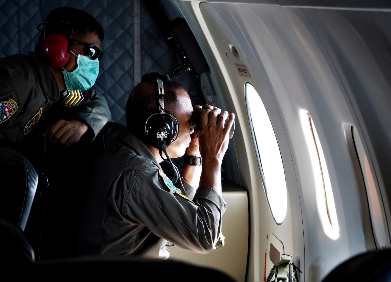 Members of the Indonesian navy participate a search for submarine KRI Nanggala that went missing on Wednesday, over the Bali Sea, Indonesia, April 24. Indonesia’s navy says items were found from the submarine, indicating the vessel with 53 crew members has sunk with no hope of finding survivors. Photo: AP