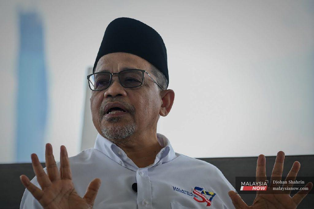 Bekas pengerusi perhubungan Umno Perlis Shahidan Kassim. Beliau dipecat dari jawatan itu hari ini dalam sebuah surat yang ditandatangani presiden Umno.