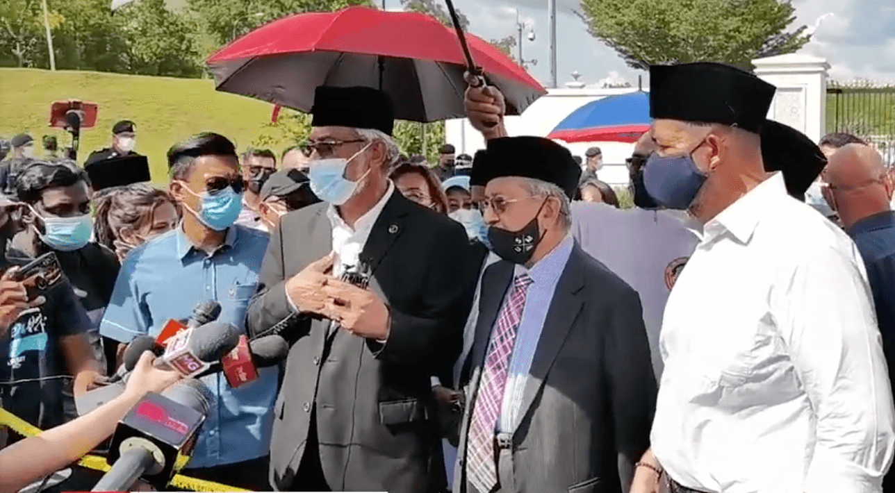 Amanah's Khalid Samad with former prime minister Dr Mahathir Mohamad and other MPs at Istana Negara on April 20.