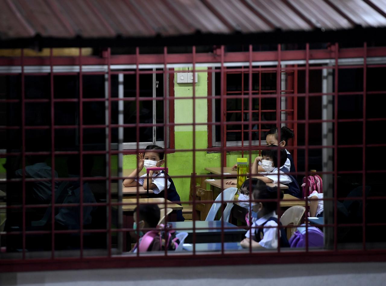 Students wearing face masks sit in their classroom at a primary school in Kuala Lumpur. Photo: Bernama