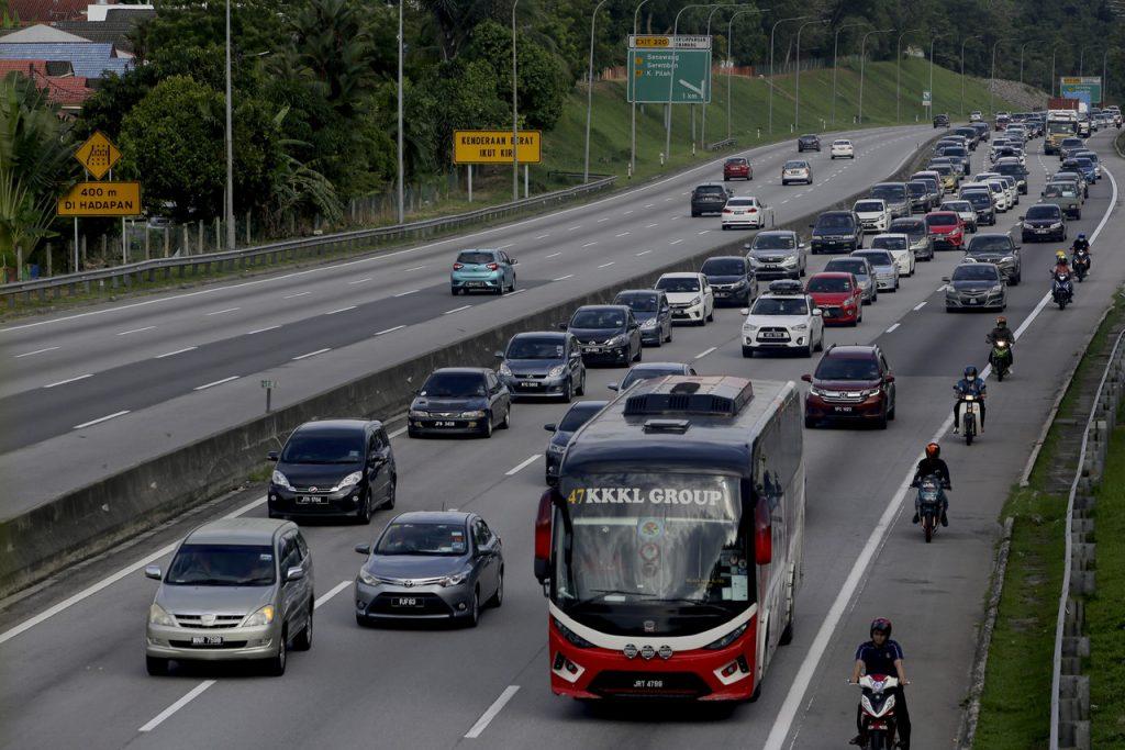 Penangguhan kenaikan semua kelas kenderaan melibatkan 21 lebuh raya dan satu plaza tol sebelum ini diteruskan, antaranya melibatkan Lebuhraya Utara-Selatan (PLUS), Lebuhraya Duta–Ulu Kelang (DUKE), Lebuhraya Damansara Puchong (LDP) dan Lebuhraya KL–Putrajaya (MEX). Gambar: Bernama