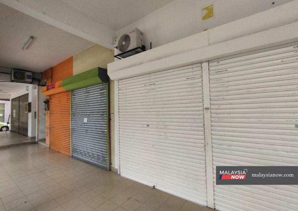 Antara premis di Damai 23, Cheras yang ditutup akibat penutupan jalan SUKE.