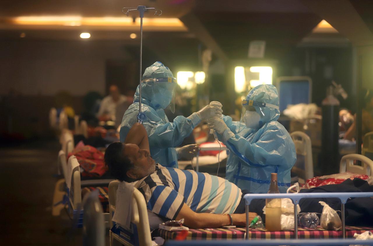 Health workers attend to Covid-19 patients at a makeshift hospital in New Delhi, India, April 30. Covid-19 infections and deaths are mounting with alarming speed in India with no end in sight to the crisis. Photo: AP