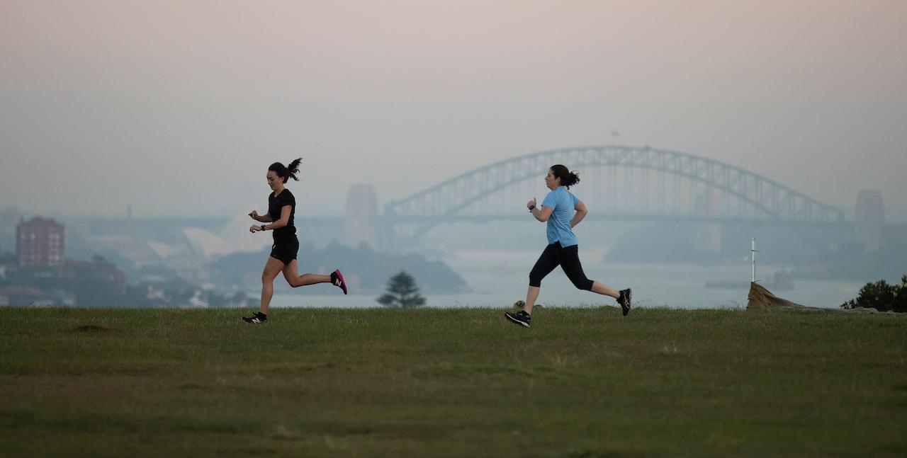 People exercise at a park as the sun rises in Sydney, Australia, April 28. Until recently, restrictions had been eased for Sydney residents, allowing them to go back to football games, dance, drink and sing mask-free. Photo: AP