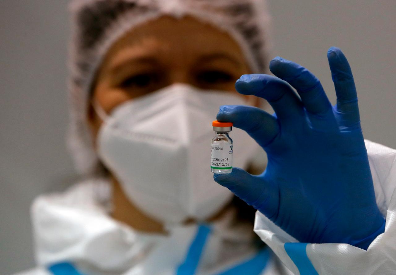 A medical worker holds a vial of Sinopharm's Covid-19 vaccine in Belgrade, Serbia, Jan 19. Photo: AP