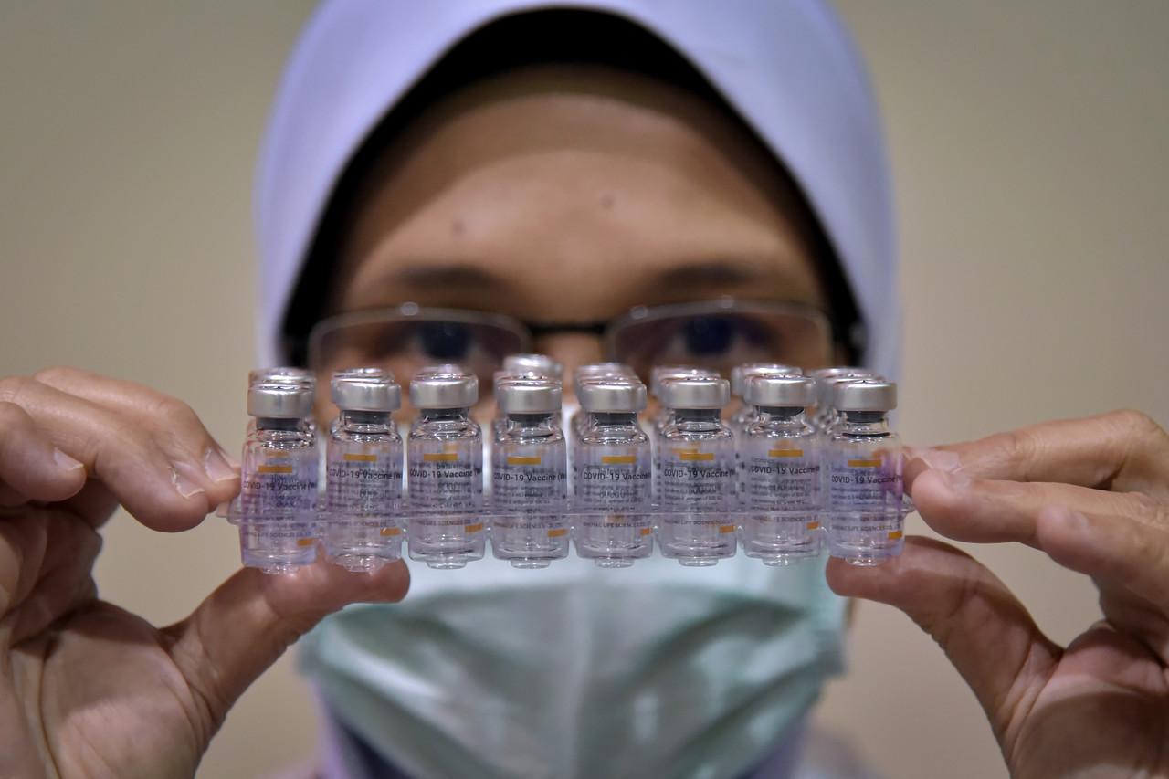 A health worker holds up vials of the Sinovac vaccine for Covid-19 at a vaccination centre in Labuan. Photo: Bernama