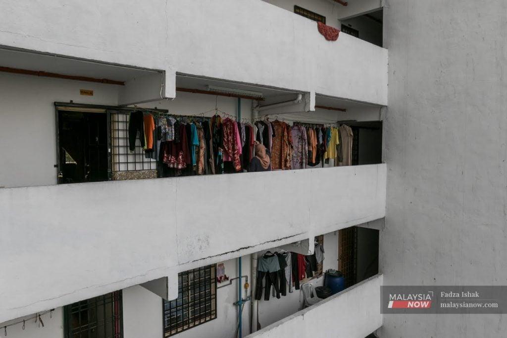 Experts warn that those in the low-income bracket will suffer if aid is not given during the third instalment of movement control order.