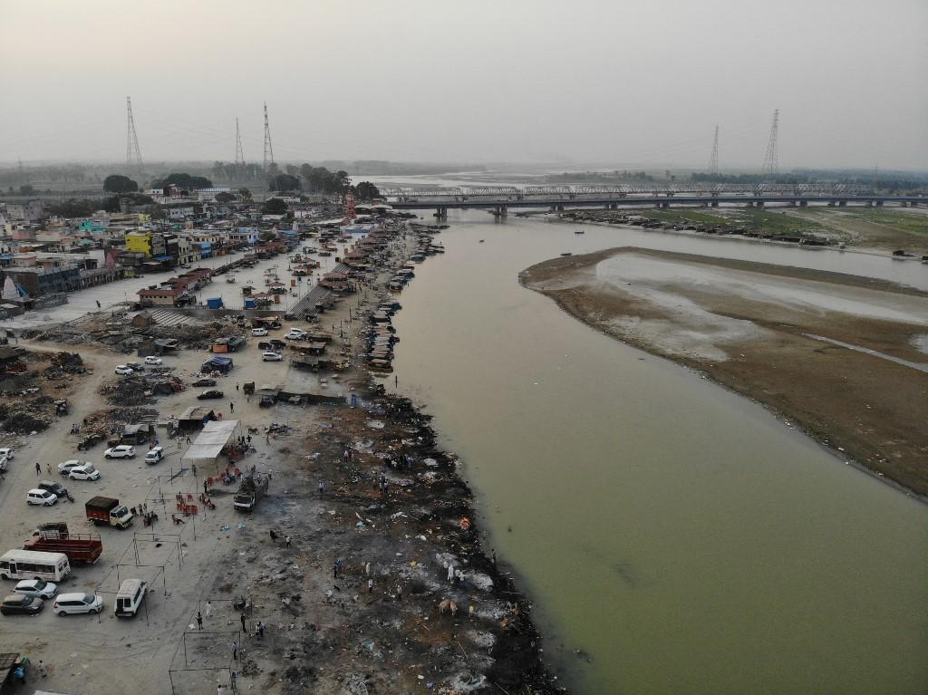 In this aerial photograph taken on May 5, funeral pyres of Covid-19 victims are seen in a cremation ground along the banks of the Ganges river, in Garhmukteshwar, India. Photo: AFP
