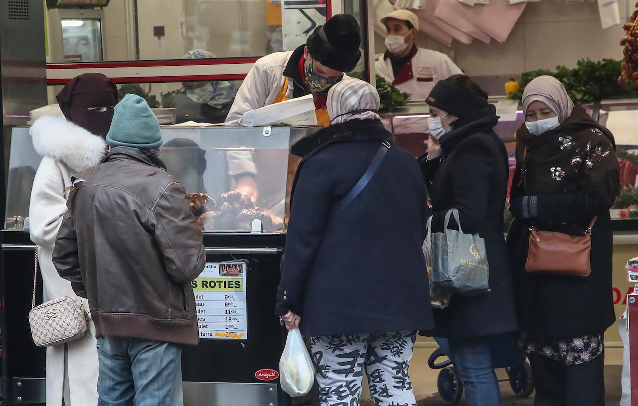 Muslims line up at a halal butcher shop in Paris, France, Feb 9. France bans Muslim headscarves in classrooms and certain other locations, but they are not forbidden in the public space or on campaign posters. Photo: AP