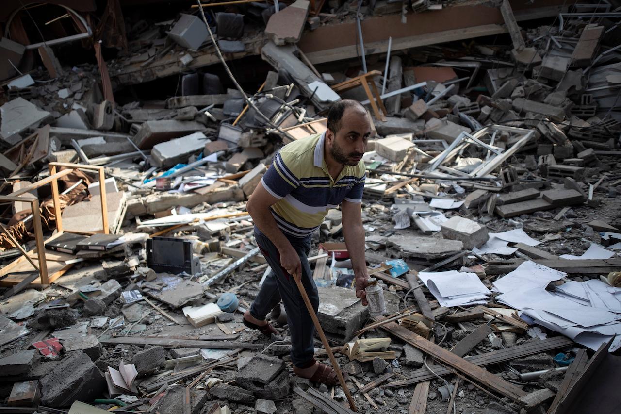 A Palestinian man inspects the damage of a house destroyed by an early morning Israeli airstrike, in Gaza City, May 18. Photo: AP
