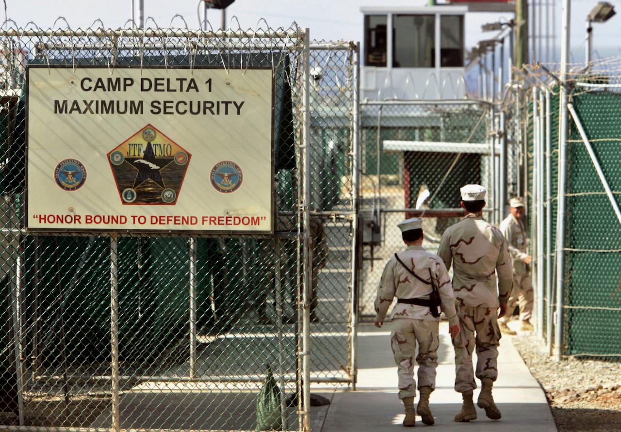 US military guards walk within the Camp Delta military-run prison, at the Guantanamo Bay US Naval Base in Cuba, June 27, 2006. Photo: AP