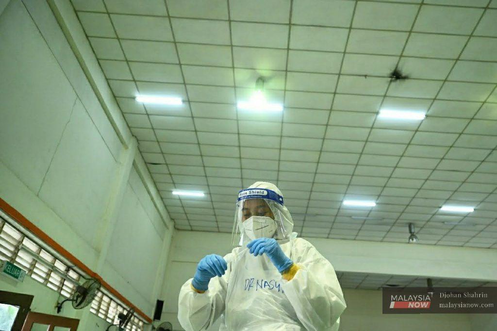 Penambahan anggota barisan hadapan dalam usaha melawan Covid-19 perlu diusahakan bagi mengekang wabak.