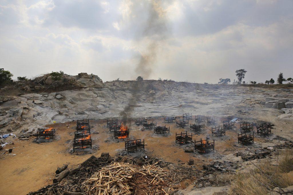 Funeral pyres of 25 Covid-19 victims burn at an open crematorium set up at a granite quarry on the outskirts of Bengaluru, India, May 5. Photo: AP