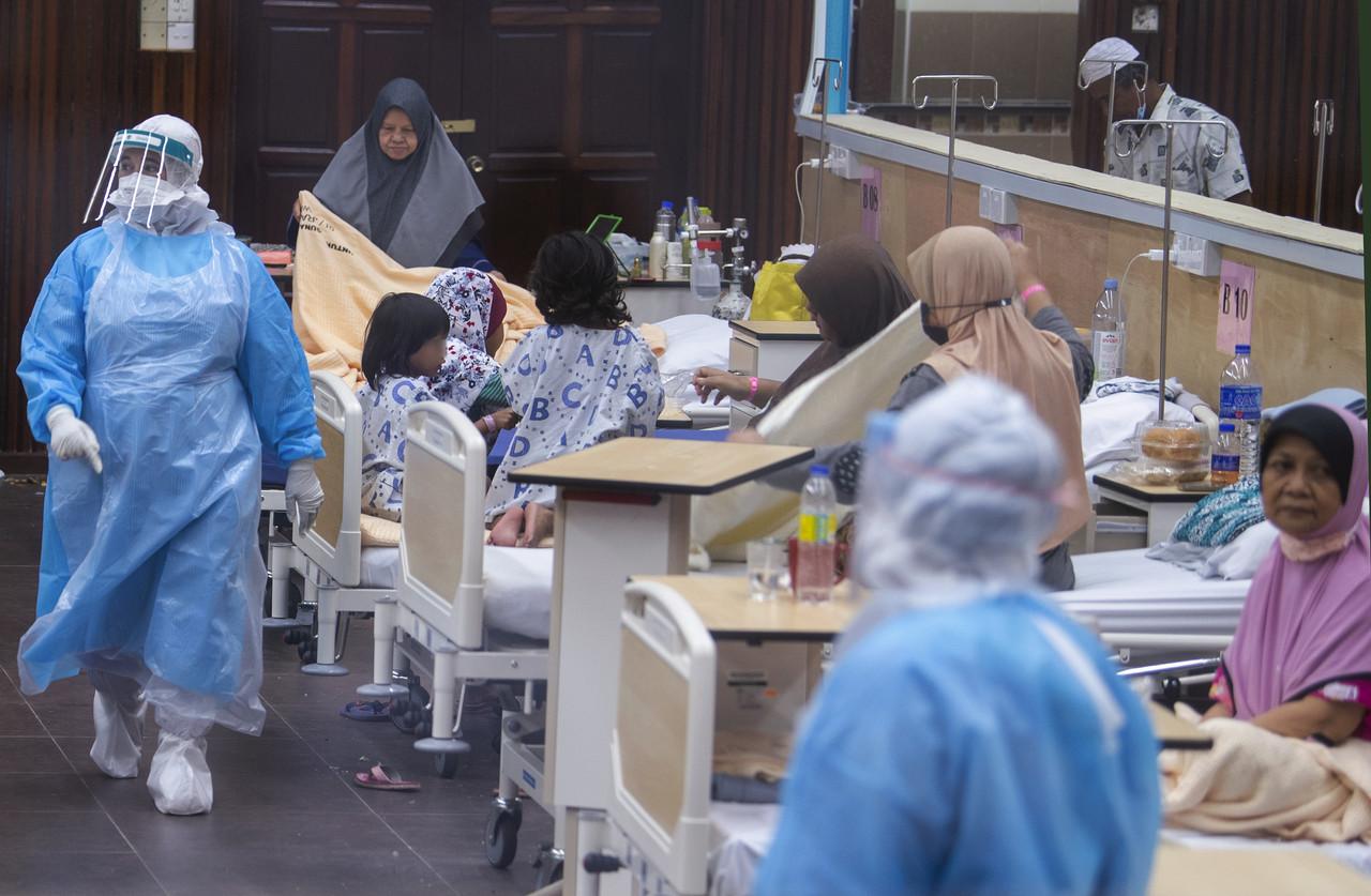 Covid-19 patients at the Gelanggang Seni low-risk quarantine and treatment centre in Kota Bharu, Kelantan. Photo: Bernama