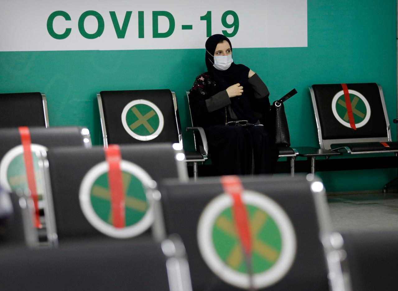 A woman waits to receive her first dose of the Pfizer coronavirus vaccine at a vaccination centre, at the old Jiddah airport, Saudi Arabia, May 18. Photo: AP