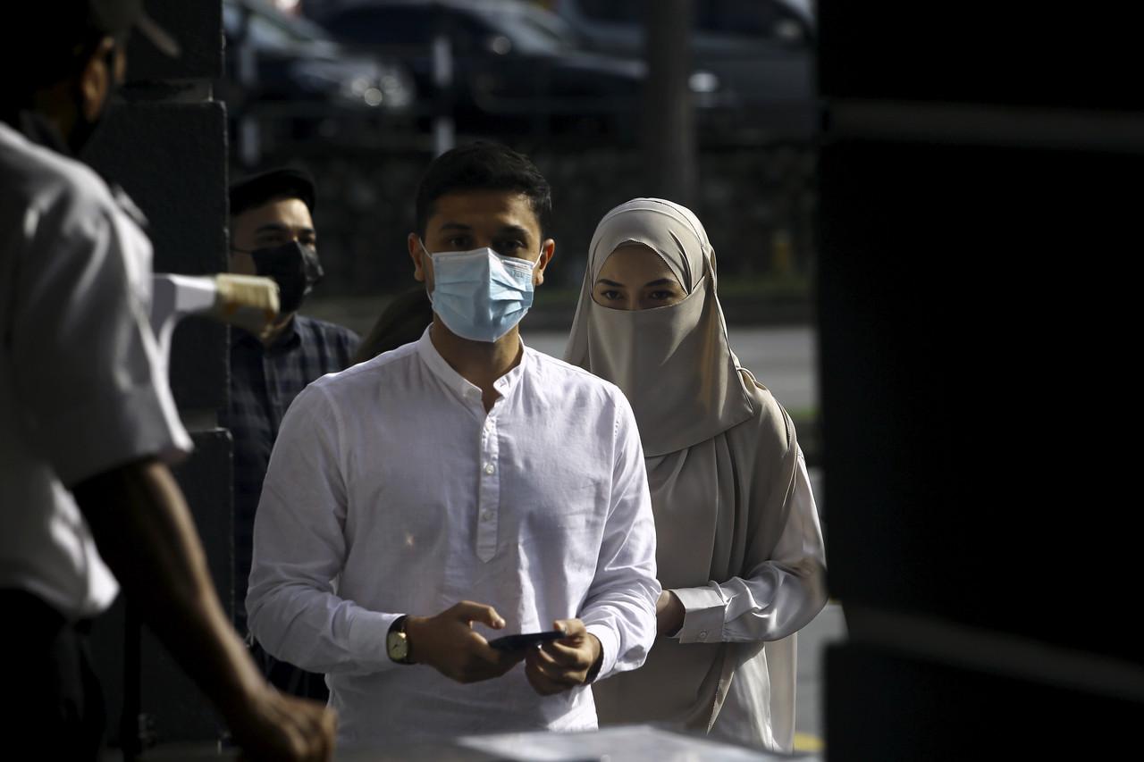 Celebrity Noor Neelofa Mohd Noor with her husband Muhammad Haris Mohd Ismail at the Seremban Magistrate's Court last Thursday. Photo: Bernama