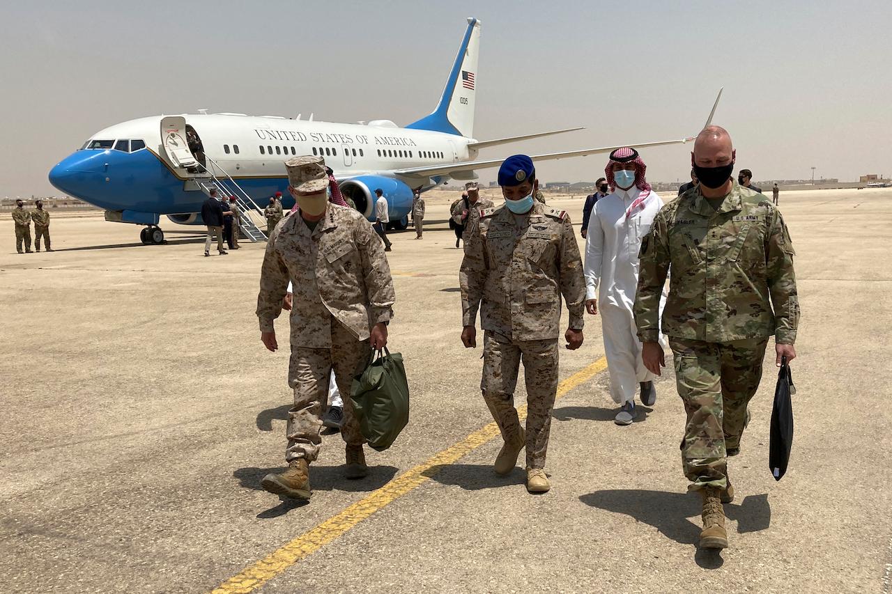 Marine General Frank McKenzie, top US commander for the Middle East (left), arrives in Riyadh, Saudi Arabia, on May 23. Photo: AP