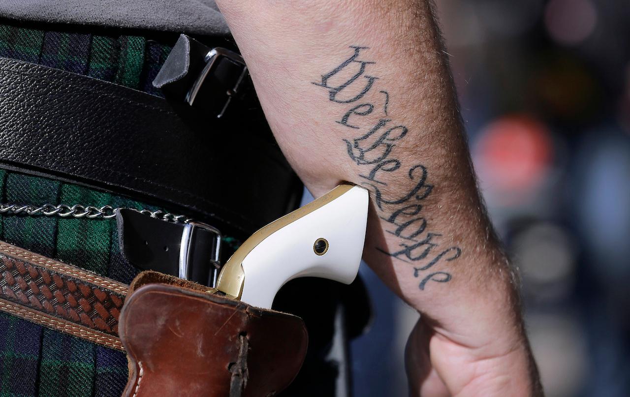 A supporter of open carry gun laws wears a pistol as he prepares for a rally in support of such laws at the Capitol, in Austin, Texas, Jan 26, 2015. Photo: AP
