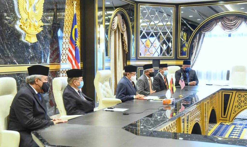 Pimpinan negeri Sarawak ketika menghadap Yang di-Pertuan Agong hari ini melalui telesidang. Gambar: Pejabat Ketua Menteri Sarawak