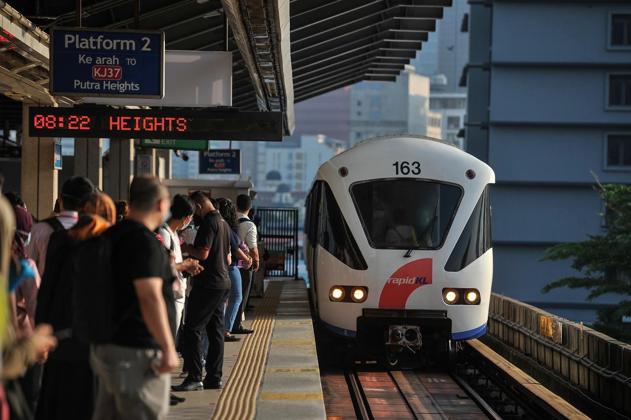 Commuters wait for a train at the Pasar Seni LRT station in Kuala Lumpur, May 25. Transport Minister Wee Ka Siong says efforts are being made to resolve the bottleneck in traffic which occurred after the Monday night collision of two trains near the KLCC station. Photo: Bernama
