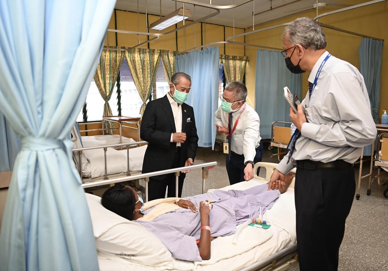Prime Minister Muhyiddin Yassin (left) visits one of the victims of Monday's LRT accident in Hospital Kuala Lumpur today. Photo: Bernama