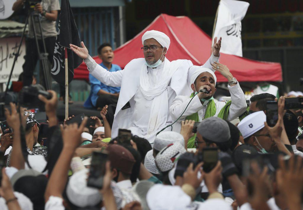 Indonesian Islamic cleric and leader of Islamic Defenders Front Muhammad Rizieq Shihab (centre) speaks to his followers upon arrival from Saudi Arabia in Jakarta, Indonesia, Nov 10, 2020. Photo: AP