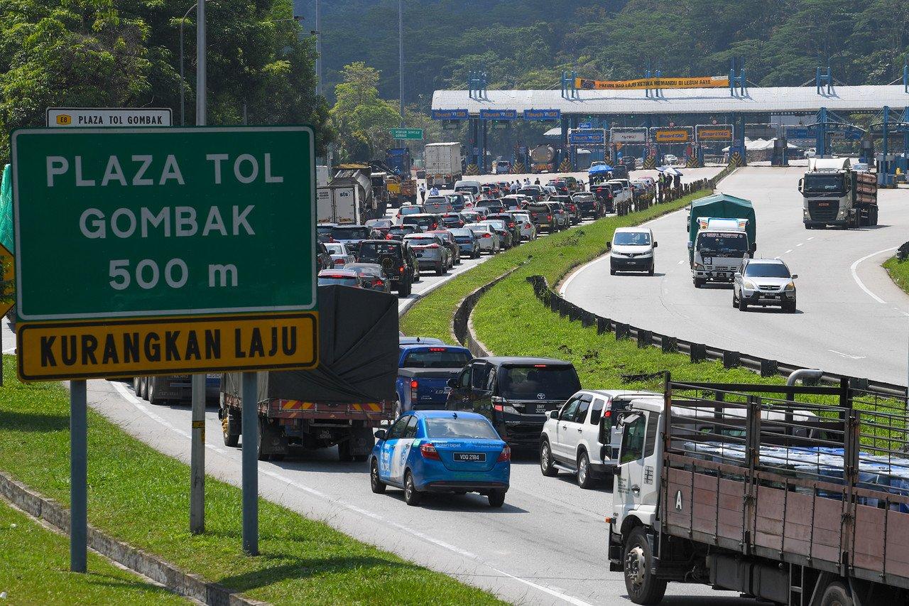 Heavy traffic at the Gombak toll plaza today ahead of the nationwide lockdown to take effect next week. Photo: Bernama