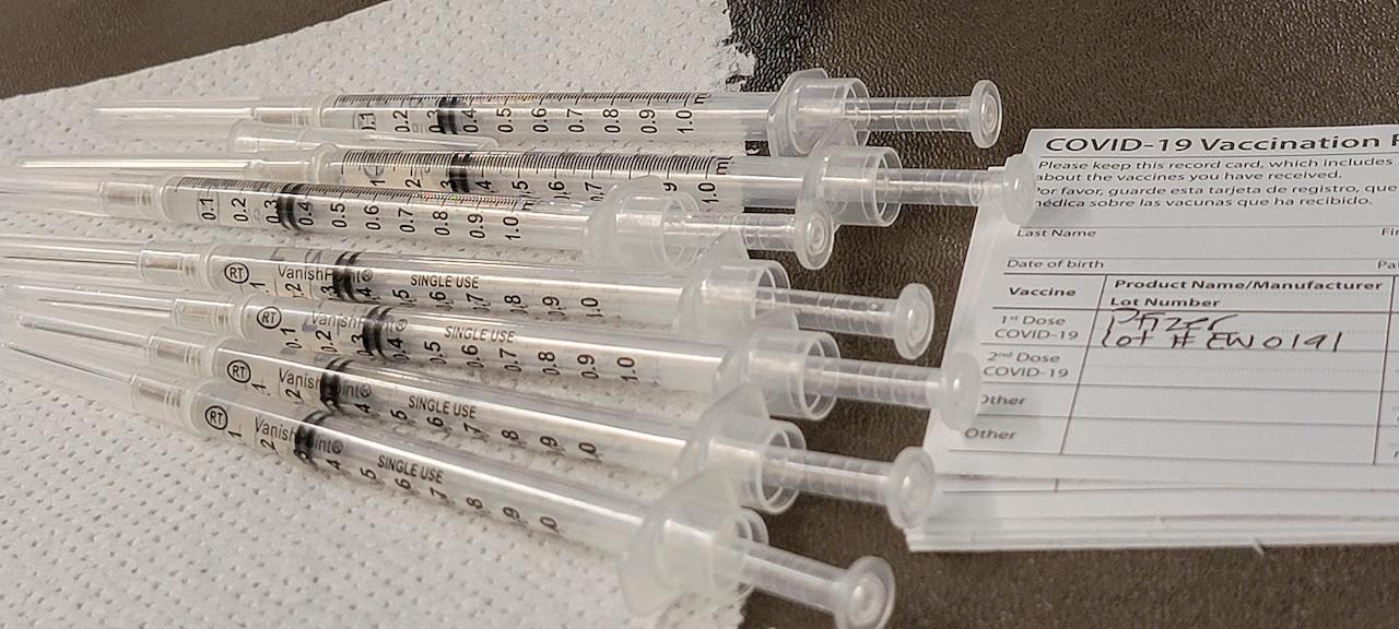 Pfizer vaccines are prepared at a school-based vaccination clinic where students 12 and older will receive the Covid-19 vaccine in San Pedro, California, May 24. Photo: AP