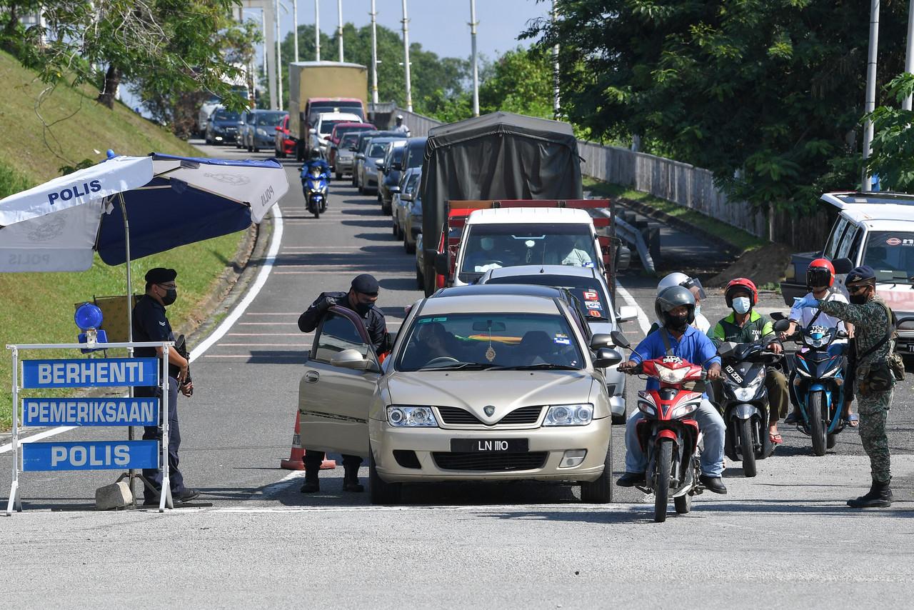 Lawyers attending court during the two-week lockdown period are required to obtain travel permits either from the police or from the international trade and industry ministry. Photo: Bernama