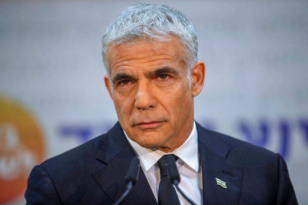 Pemimpin pembangkang Yair Lapid dan sekutunya sudah pun memaklumkan gabungan baru itu kepada presiden Israel. Gambar: AP