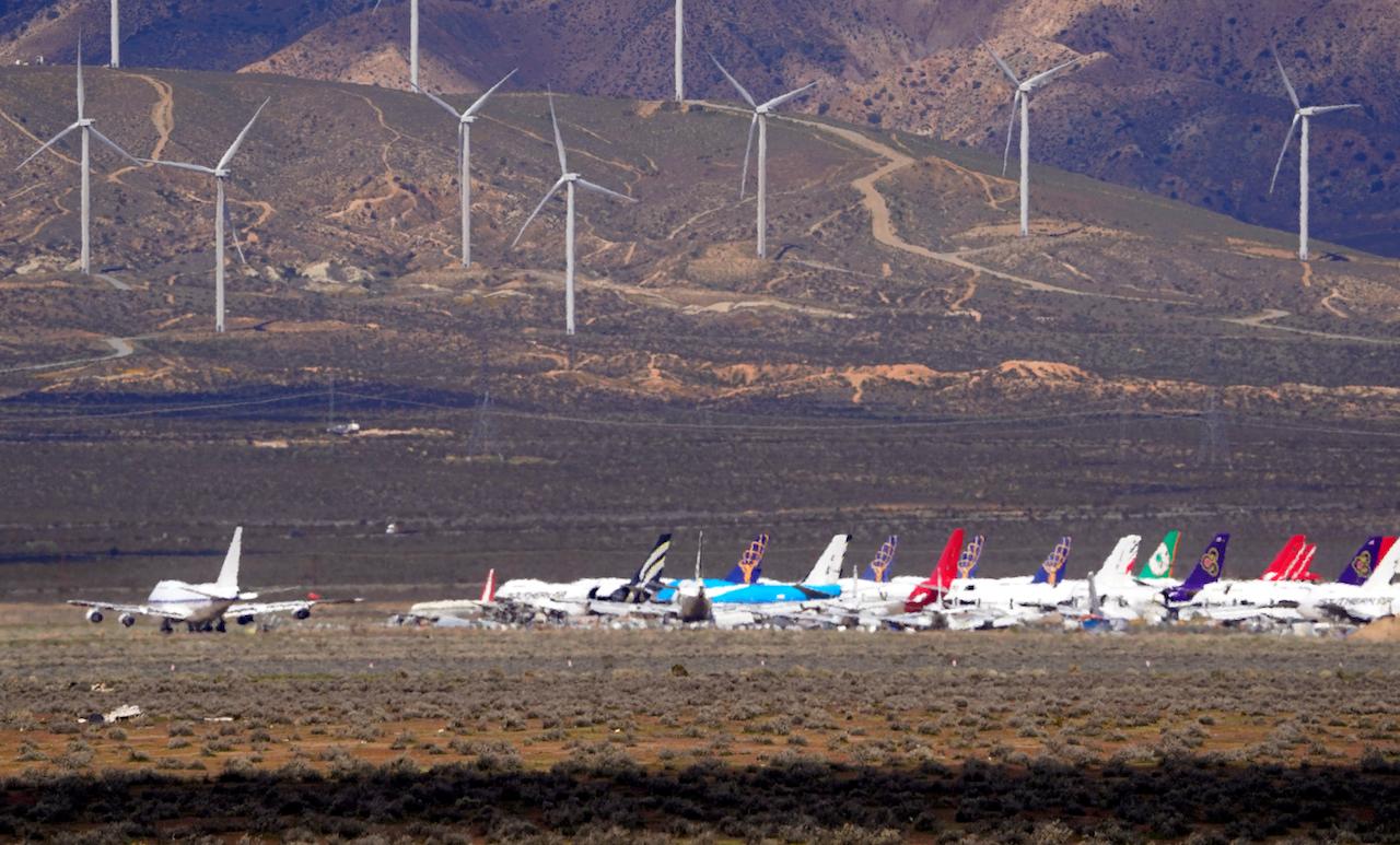 Passenger and cargo aircraft are stored at the Mojave Air & Space Port in Mojave, California, March 25, 2020. Photo: AP