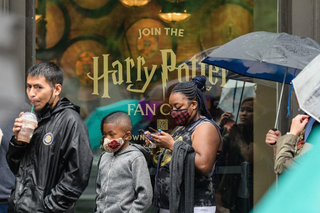 People wait in line as the World's largest Harry Potter store opens to the public on June 3 in New York City. Photo: AFP