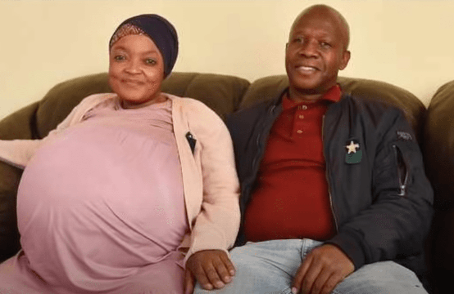 Gosiame Sithole, who recently gave birth to 10 babies, and her husband seen in this YouTube screenshot of a picture currently making the rounds on Twitter.