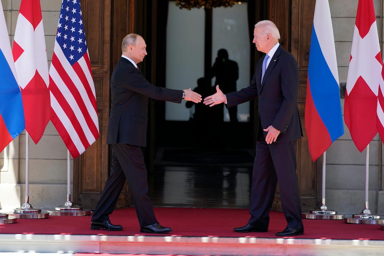 US President Joe Biden and Russian President Vladimir Putin meet at the Villa la Grange in Geneva, Switzerland, June 16. Photo: AP