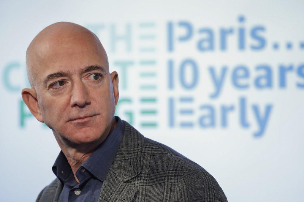 Jeff Bezos dijadualkan berlepas ke angkasa lepas bulan depan menggunakan pesawat New Shepard yang diusahakan syarikat miliknya Blue Origin. Gambar: AP