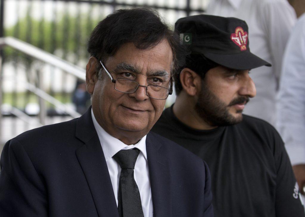 Pakistani lawyer Saiful Malook (left) leaves the Supreme Court with a bodyguard, in Islamabad, Pakistan, Oct 8, 2018. Photo: AP
