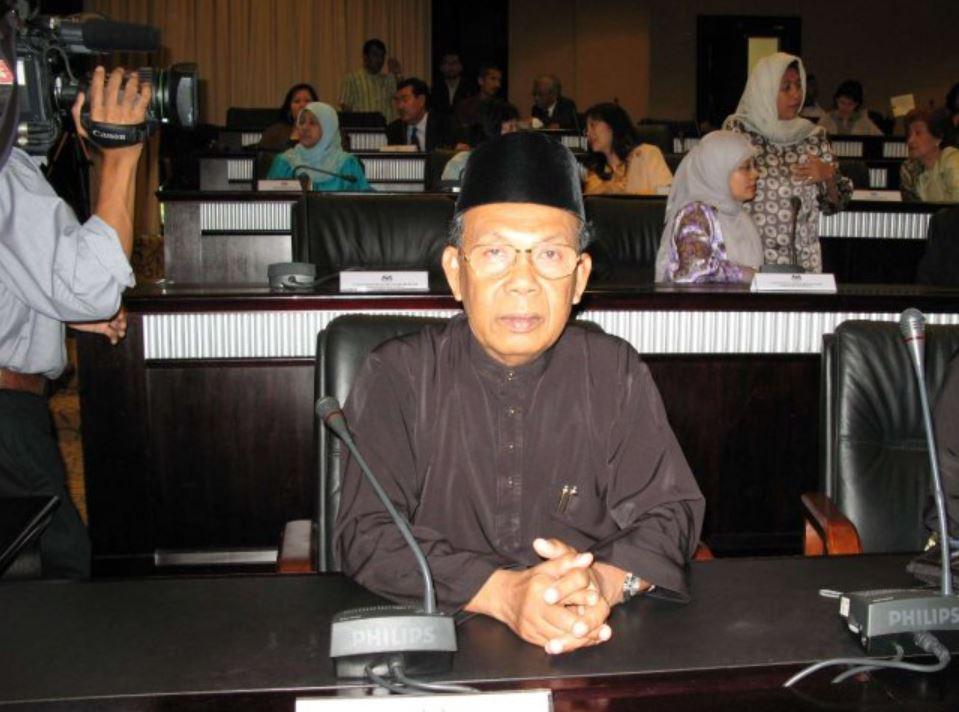 Bekas ketua hakim negara Abdul Hamid Mohamad.