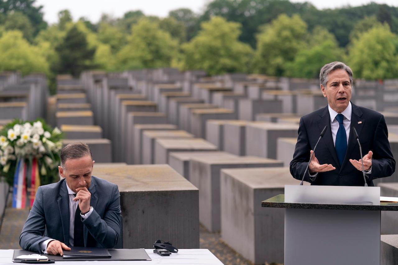 US Secretary of State Antony Blinken (right) accompanied by German Foreign Minister Heiko Maas (left) speaks during a ceremony for the launch of a US-Germany Dialogue on Holocaust Issues at the Memorial to the Murdered Jews of Europe in Berlin, June 24. Photo: AP