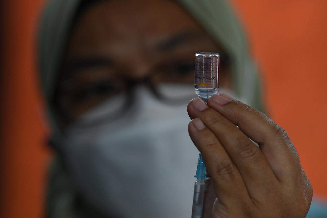 The Sinovac jab is one of three vaccines considered suitable to be given to pregnant women, alongside Pfizer and AstraZeneca. Photo: Bernama