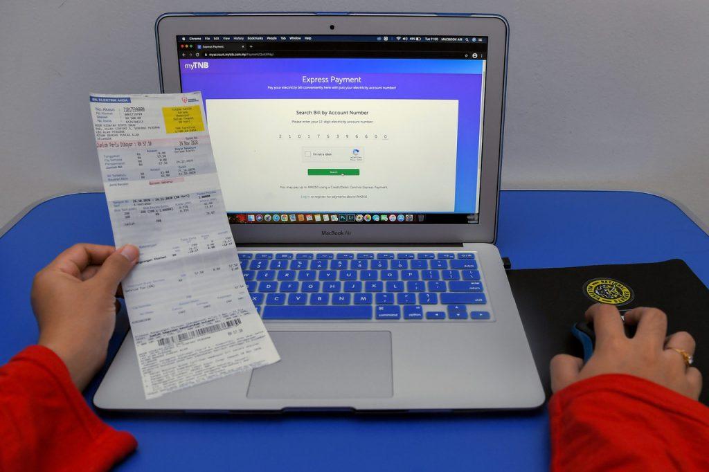 Various discounts on electricity bills will be given as part of the government's latest aid package. Photo: Bernama