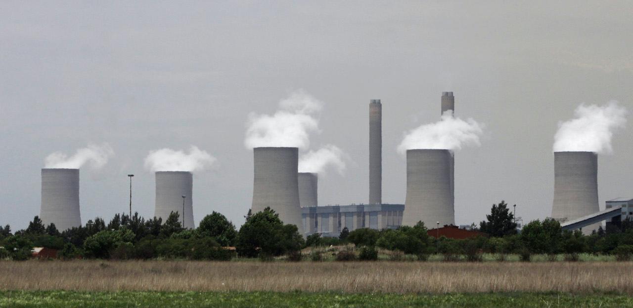 The cooling towers at Eskom's coal-powered Lethabo power station are seen near Sasolburg, South Africa, Nov 21, 2011. Photo: AP