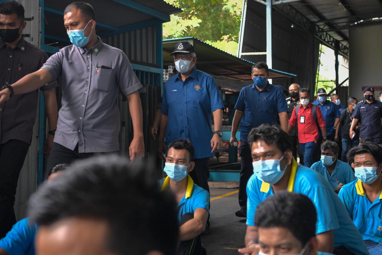 Home Minister Hamzah Zainudin (second left) leads an operation under Ops Patuh at a steel factory in Taman Perindustrian Subang, Subang Jaya, today. Photo: Bernama