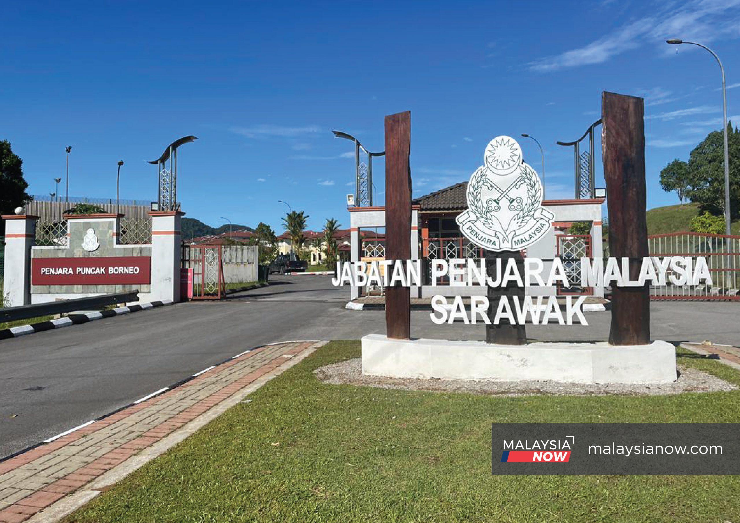Suntikan vaksin bagi tahanan penjara di Sarawak belum dijalankan. Jabatan penjara masih berbincang mengenainya dengan jabatan kesihatan dan jawatankuasa pengurusan bencana.
