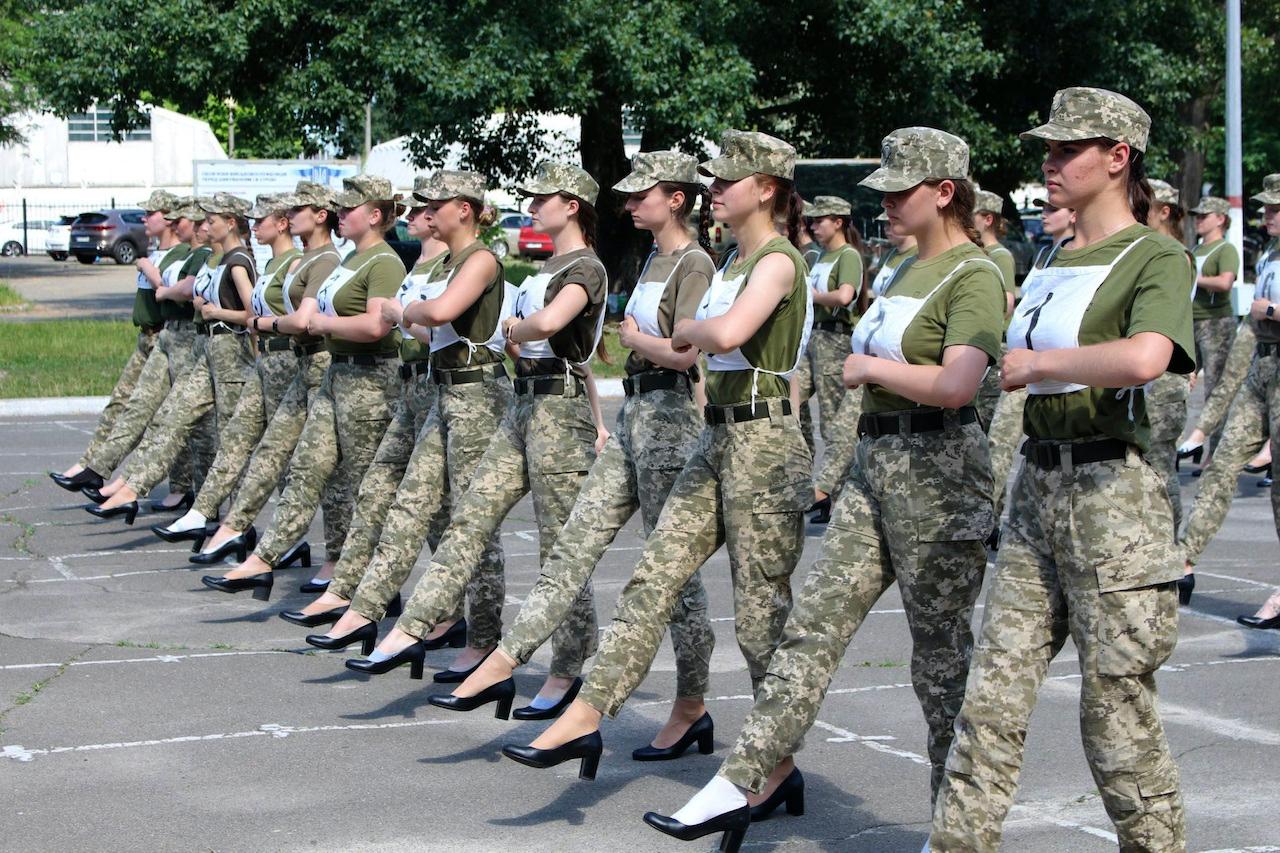 In this photo taken and released by the Ukrainian defence ministry press service on July 2, Ukrainian female soldiers wear high heels while taking part in a military parade rehearsal in Kyiv, Ukraine. Photo: AP