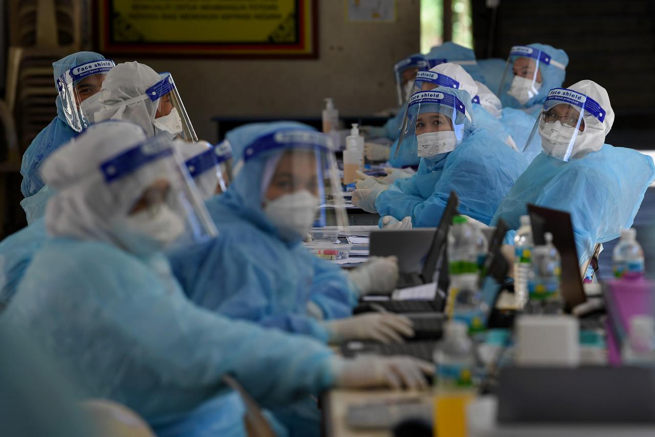 The Selangor government has been urged to concentrate on vaccinating its people instead of conducting mass screenings, given the similar costs involved. Photo: Bernama