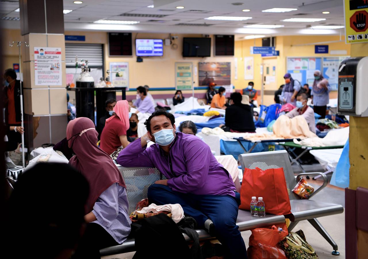 Covid-19 patients fill the waiting area of Hospital Tengku Ampuan Rahimah in Klang which was converted into an emergency ward due to the limited space. Photo: Bernama