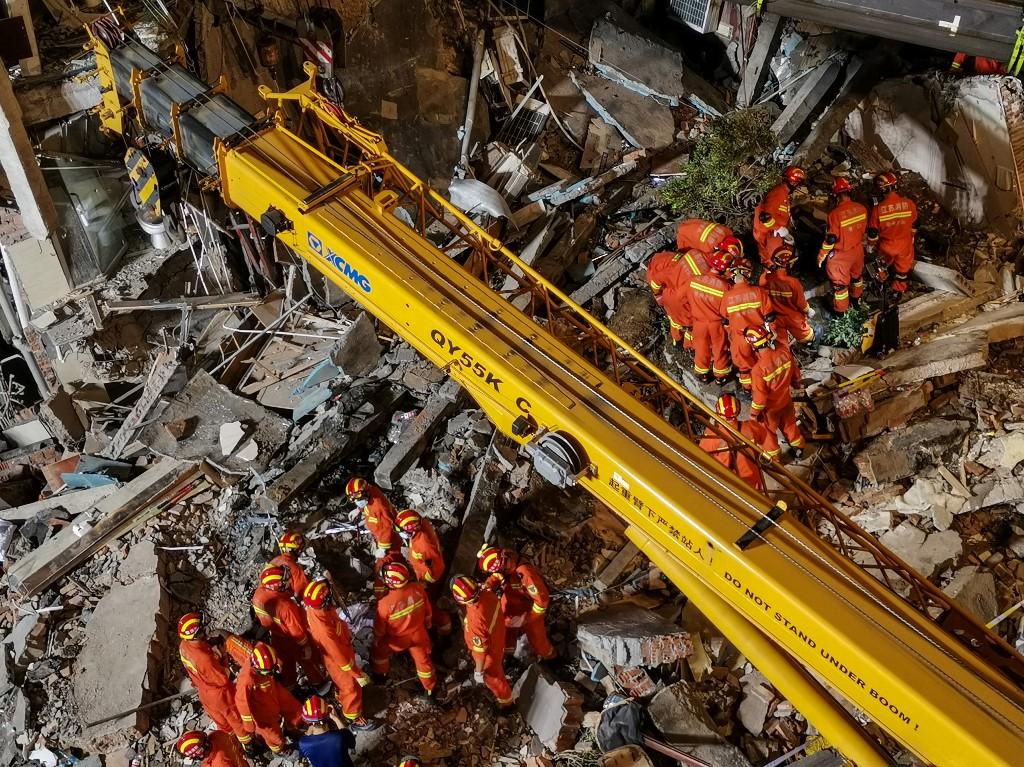 This photo taken on July 12 shows rescuers searching at the site of a hotel after it collapsed, leaving at least eight dead and nine missing in the city of Suzhou in China's eastern Jiangsu province. Photo: AFP